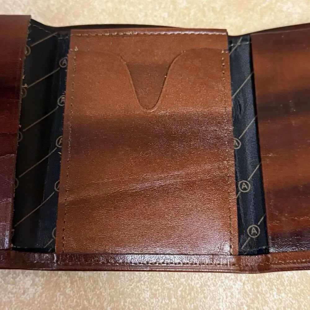 Amity Cowhide Leather Trifold Wallet Brown Vintage Men's Billfold